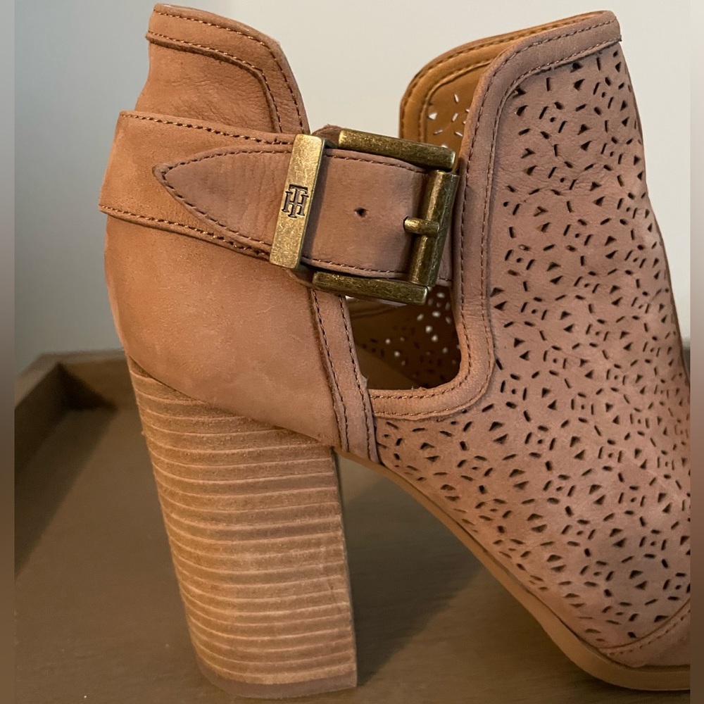 Tommy Hilfiger Peep Toe Heeled Bootie Size 8.5 - Picture 2 of 4